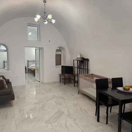 Hellas 2* Fira (Santorini)