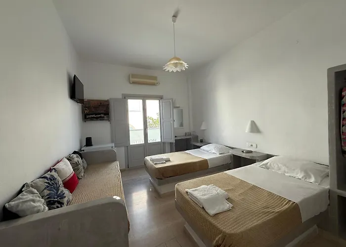 Hellas 2* Fira (Santorini)