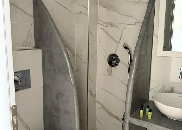 Hellas 2* Fira (Santorini)