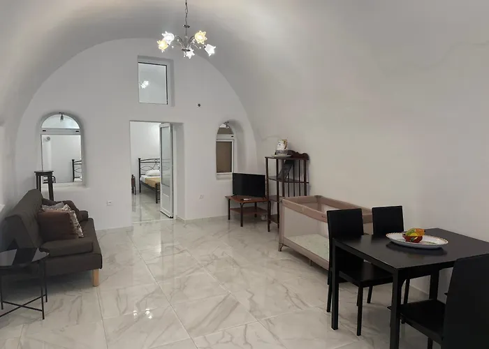 Hellas 2* Fira (Santorini)