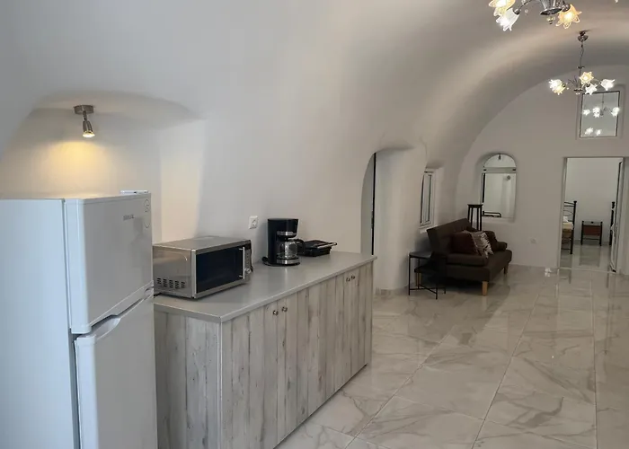 Hellas Fira (Santorini)