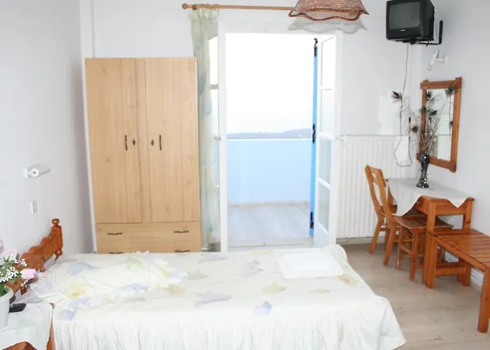 Hellas 2* Fira (Santorini)